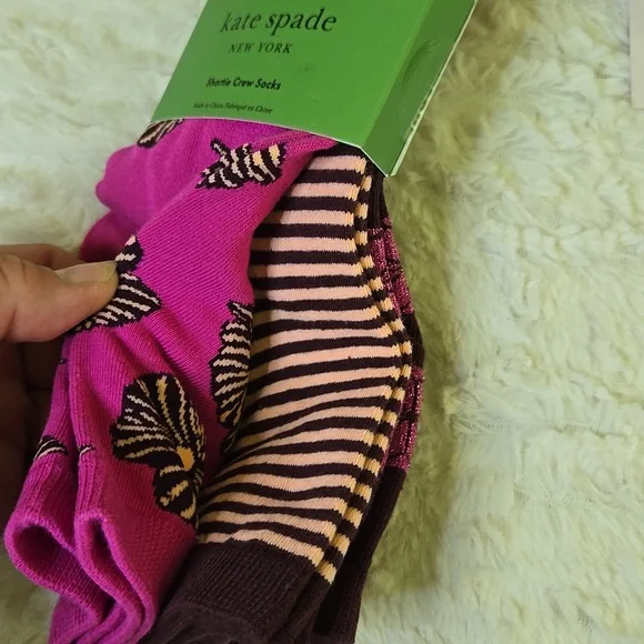 Kate Spade Green Water Bottle 3pair Socks Set And Earrings NWT GIFTABLE - Picture 5 of 8